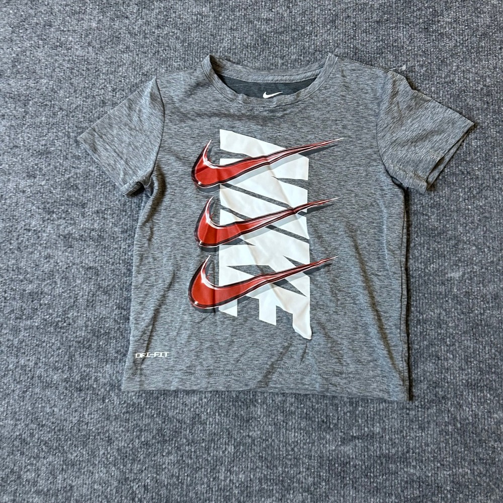Nike T-Shirt Boys Size 6 Gray Dri-Fit Triple Swoosh Graphic Athletic Sleeve
